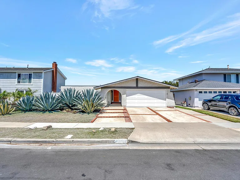 9131 Warfield Dr — Photo 3