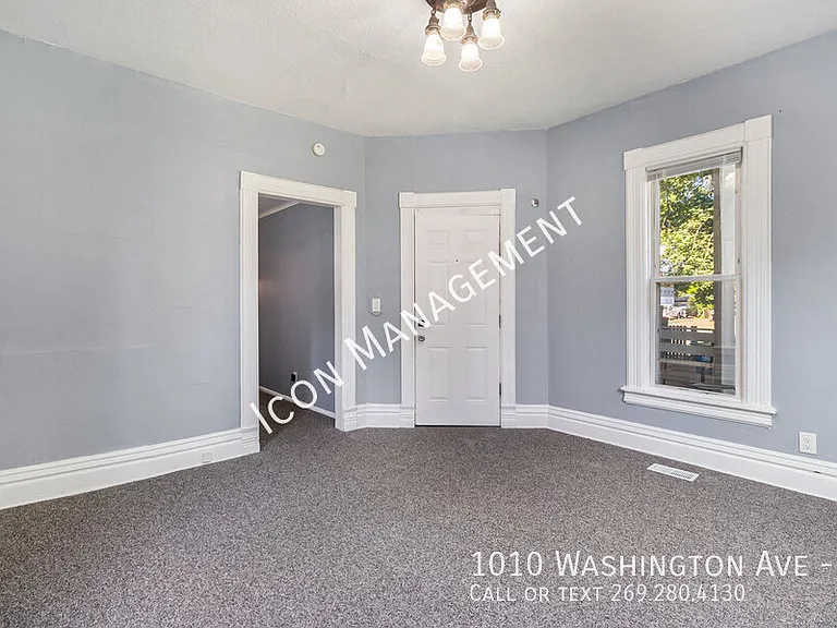1010 Washington Ave #1 — Photo 3