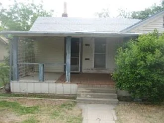 438 Dewitt Ave — Photo 3