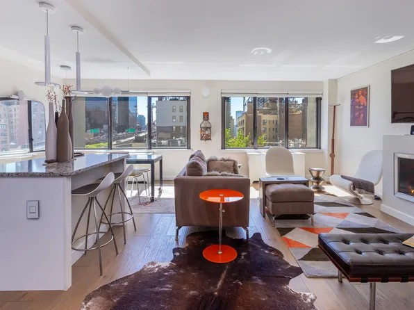 300 East 59th Street image 1 of 10