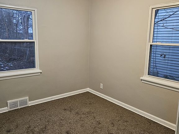 5th image of 3325 Sherwood Dr