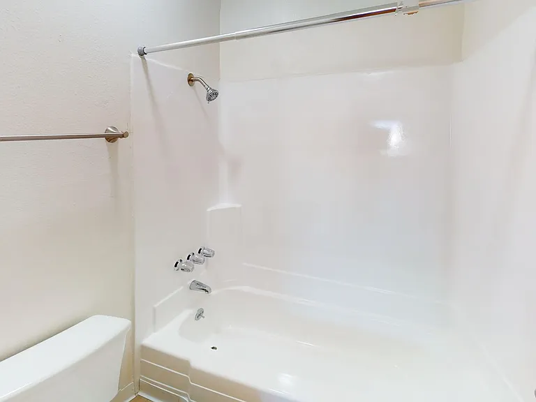 Royal Garden Apartments..Gorgeous Newly Remodeled Apartment Available...Great Location! — Photo 14