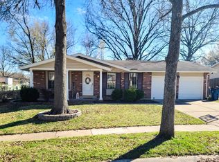 583 Bridgebend Rd, Ballwin, MO 63021