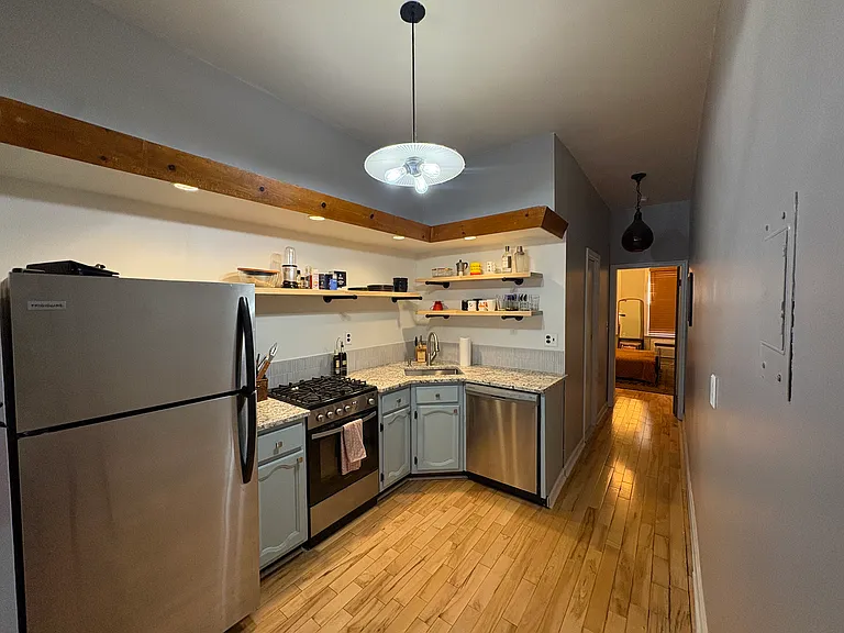 108 Thorne St #1R — Photo 3