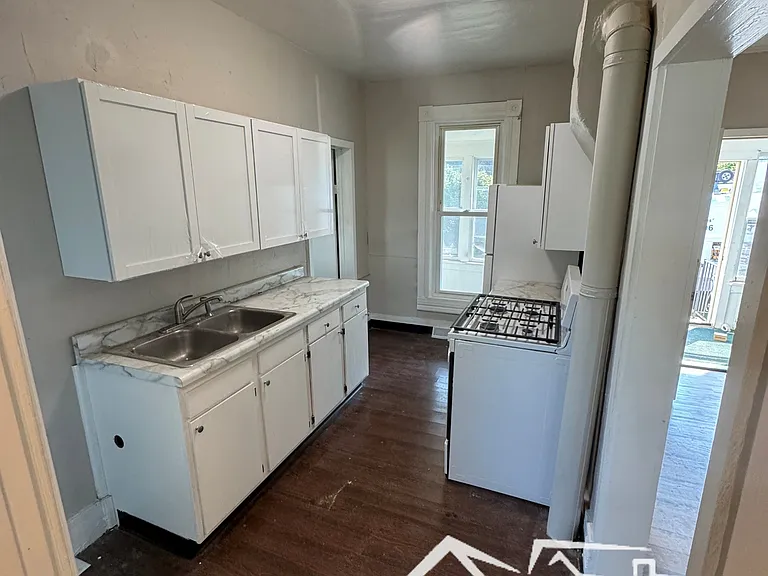 330 W 10th Ave #A — Photo 13