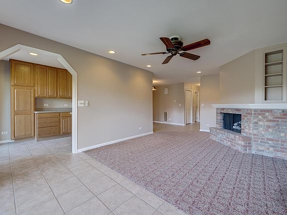 3rd image of 2S531 Emerald Green Dr Unit C