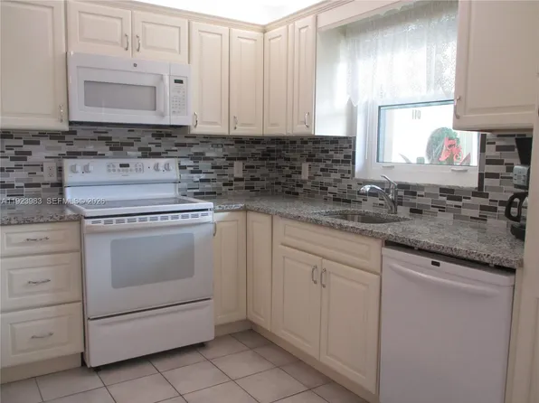 6531 SE Federal Hwy APT D112, Stuart, FL 34997