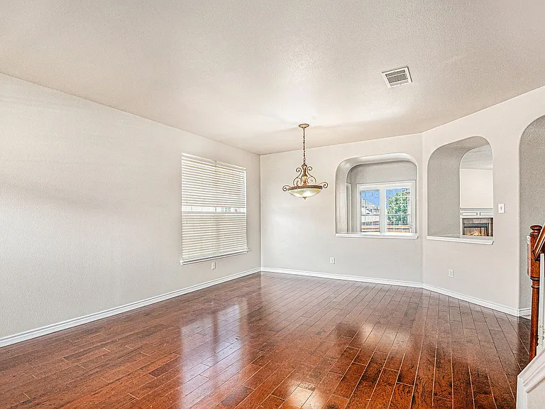 605 Port Royale Way — Photo 2