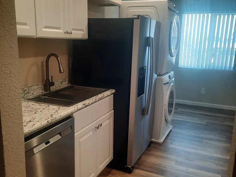 Canyon Club Apartments — Photo 12