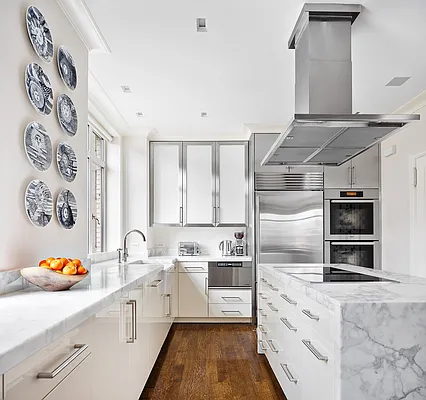 Sold by Compass | media 7