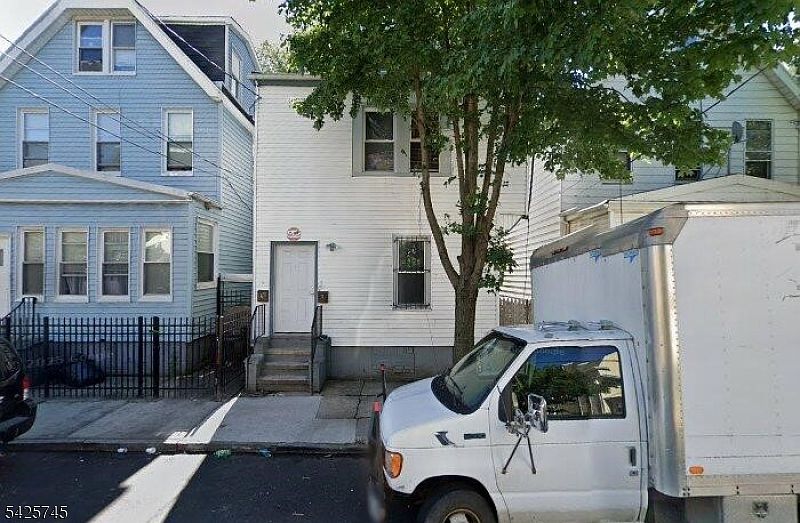 1st image of 830 S 19Th St