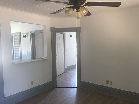 living room w/breakfest nook