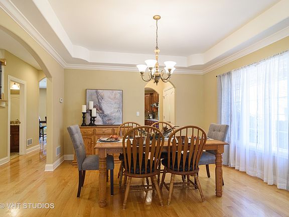 4th image of 324 Berkshire Ln