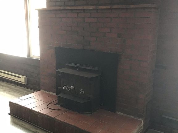 4th image of 128 1/2 Townsend Ave #A