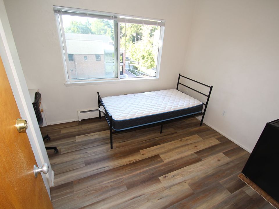 1st image of 4528 20th Ave NE #14