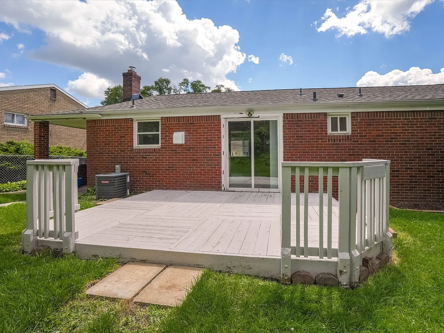 3 bed, 1200 sqft, $2,375 — Photo 2