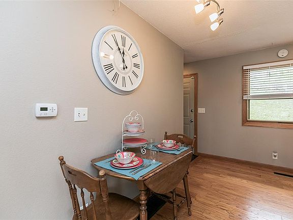 5th image of 3418 Bel Air Dr SE