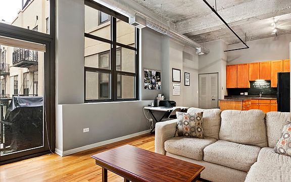 2nd image of 758 N Larrabee St APT 728