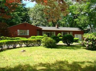 90 Woolworth St, Longmeadow, MA 01106