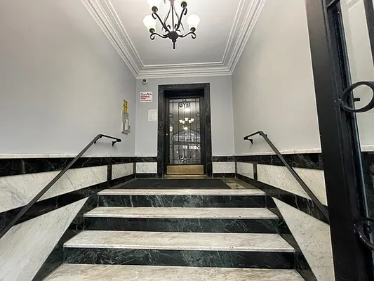 Rented by Prime Realty | media 20