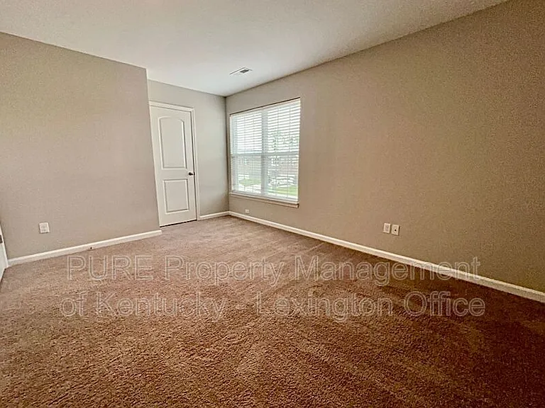 121 Forester Ct — Photo 14