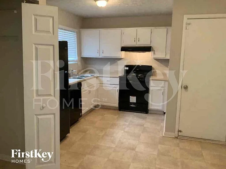 3907 Wood Path Dr — Photo 7