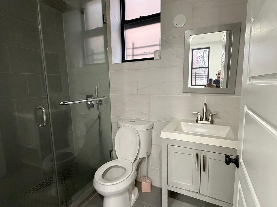 1st image of 404 Soundview Ave #2R