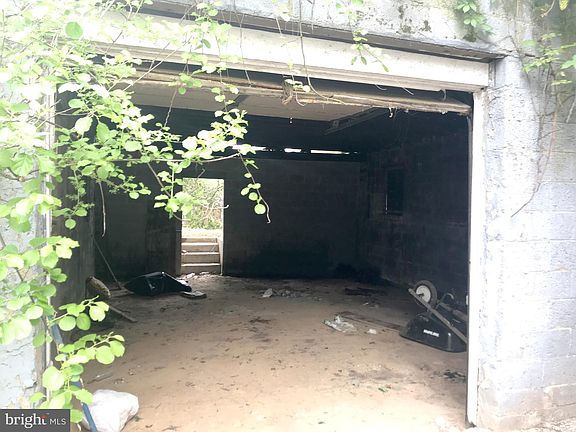4th image of 250 E Haines St