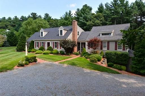 3rd image of 12 Copper Beech Dr