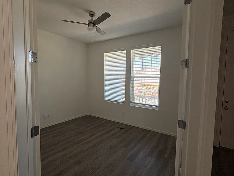 1089 Anker Dr — Photo 3
