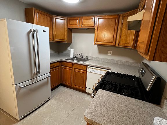 3rd image of 1121 Stoughton Ct