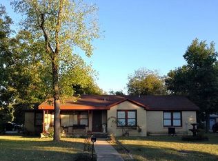 411 Lexington Rd, Elgin, TX 78621