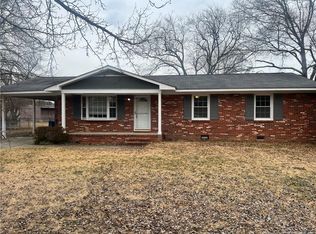 1204 Cullen Dr, Fayetteville, NC 28304