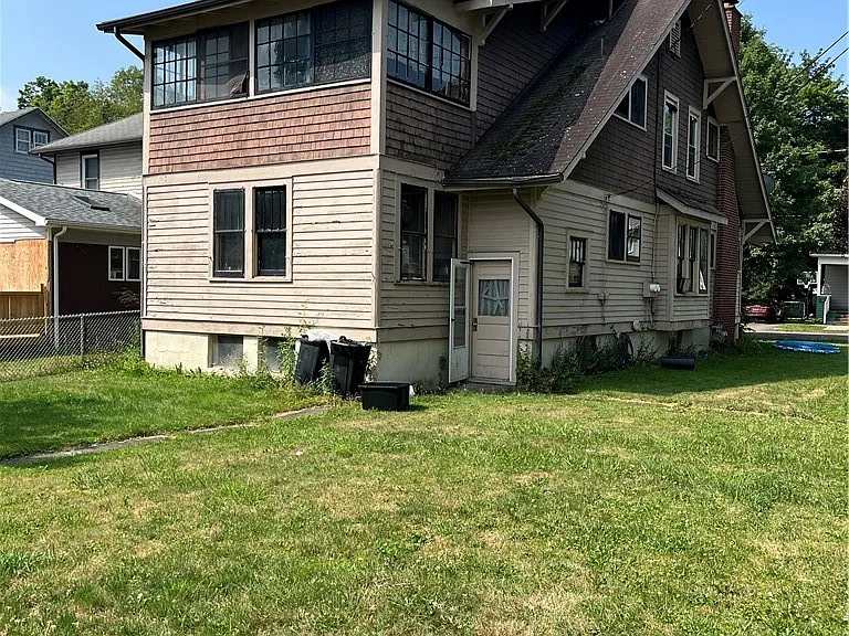 707 Southport St — Photo 2