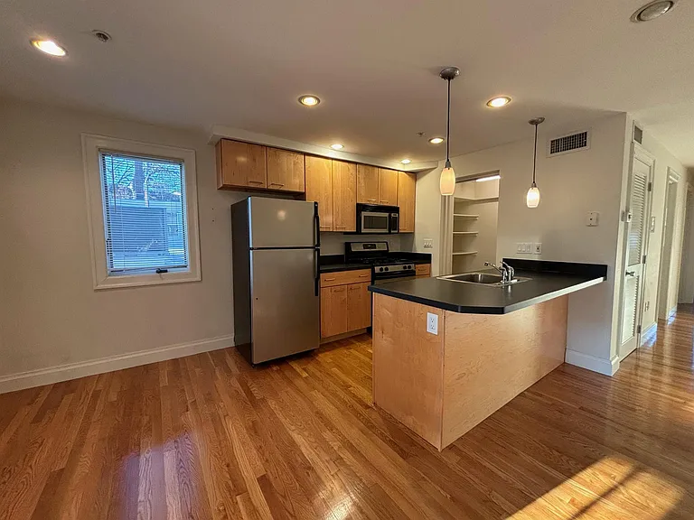 1012 Massachusetts Ave — Photo 2