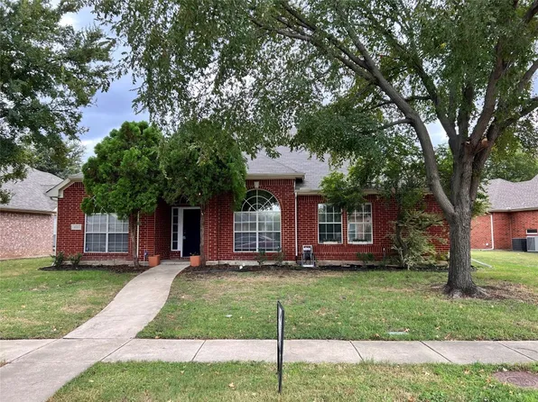 1813 Day Dr, Carrollton, TX 75010