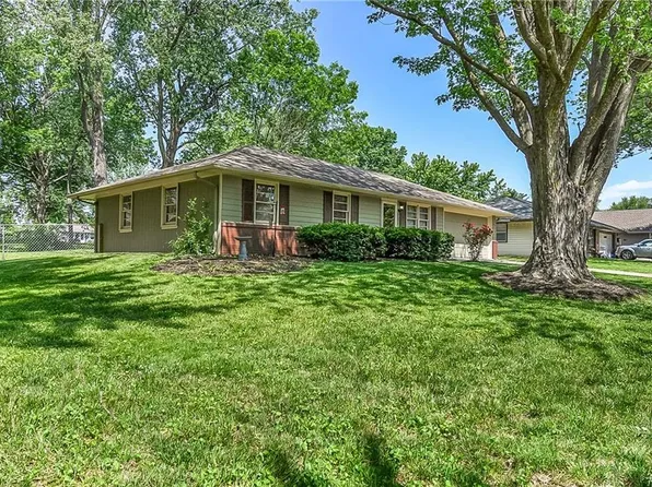 206 19th Ave N, Greenwood, MO 64034