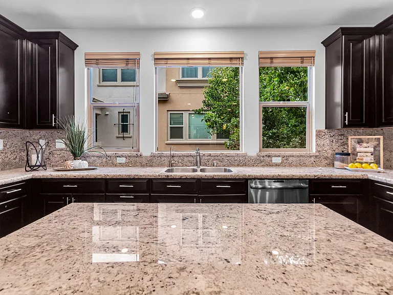 2730 Ferrara Cir — Photo 19