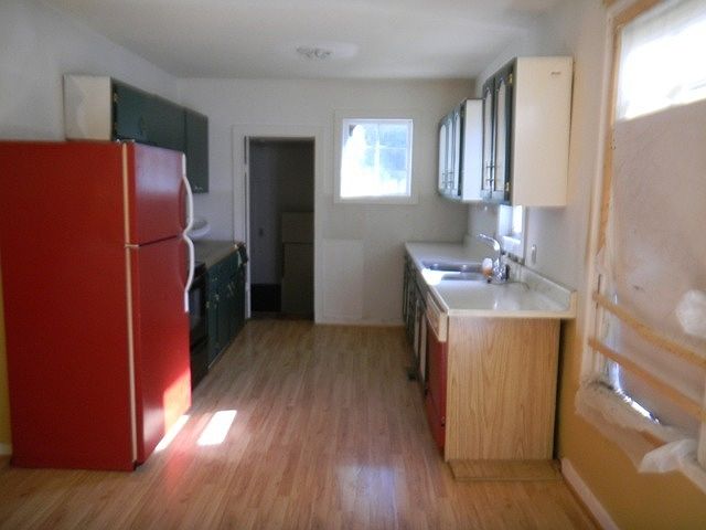 2nd image of 211 W Hall St