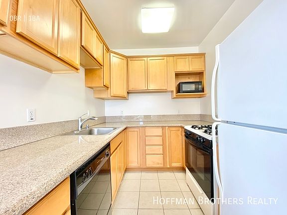 2nd image of 800 N Las Palmas Ave #304A