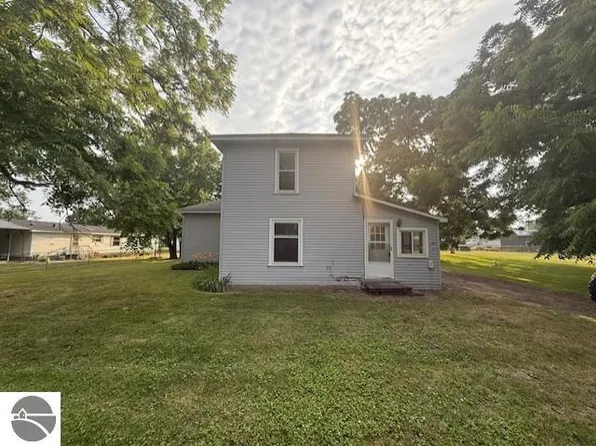 8172 S Bloomer St, Carson City, MI 48811