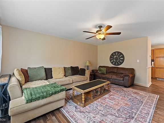 4th image of 395 Overbrook Dr