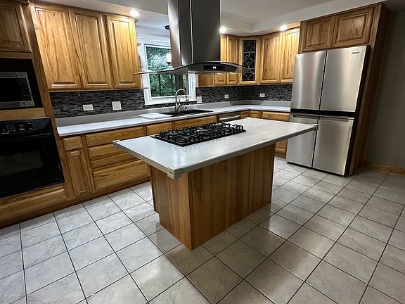 5th image of 304 Central Ave
