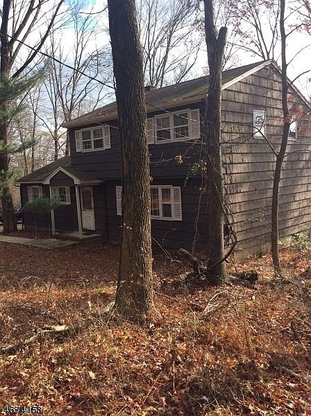 2nd image of 1760 Cedarcrest Rd