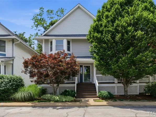 1187 Hawken Pl, Saint Louis, MO 63119