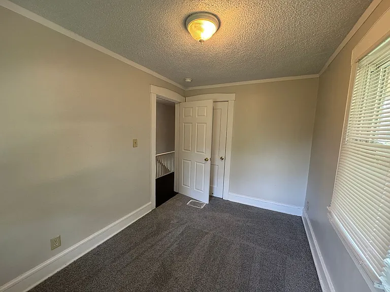 1136-1138 Fairfield Ave — Photo 20