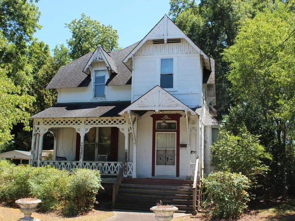 240 Chavasse Ave, Henderson, NC 27536