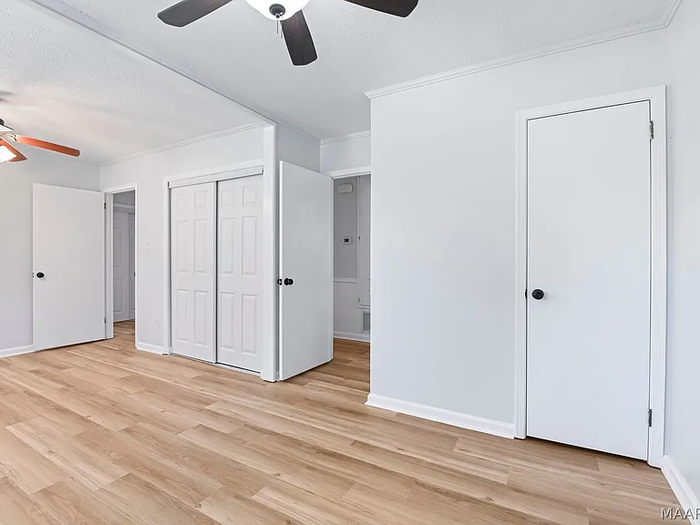 111 Lori St — Photo 28