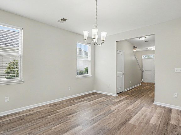 5th image of 558 Hay Hill Ln.