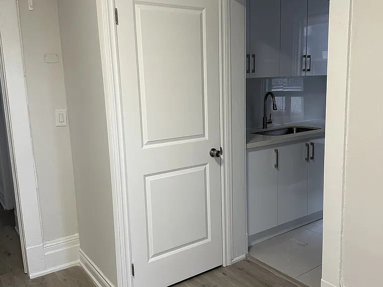 605 College St #3 — Photo 24